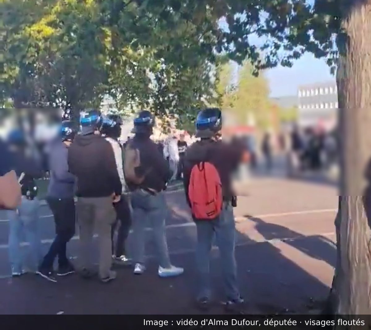 Image de la scène : Au Grand-Quevilly (Seine-Maritime), une députée dénonce des tirs de lance-grenade de la police sur des élèves du lycée Val-de-Seine