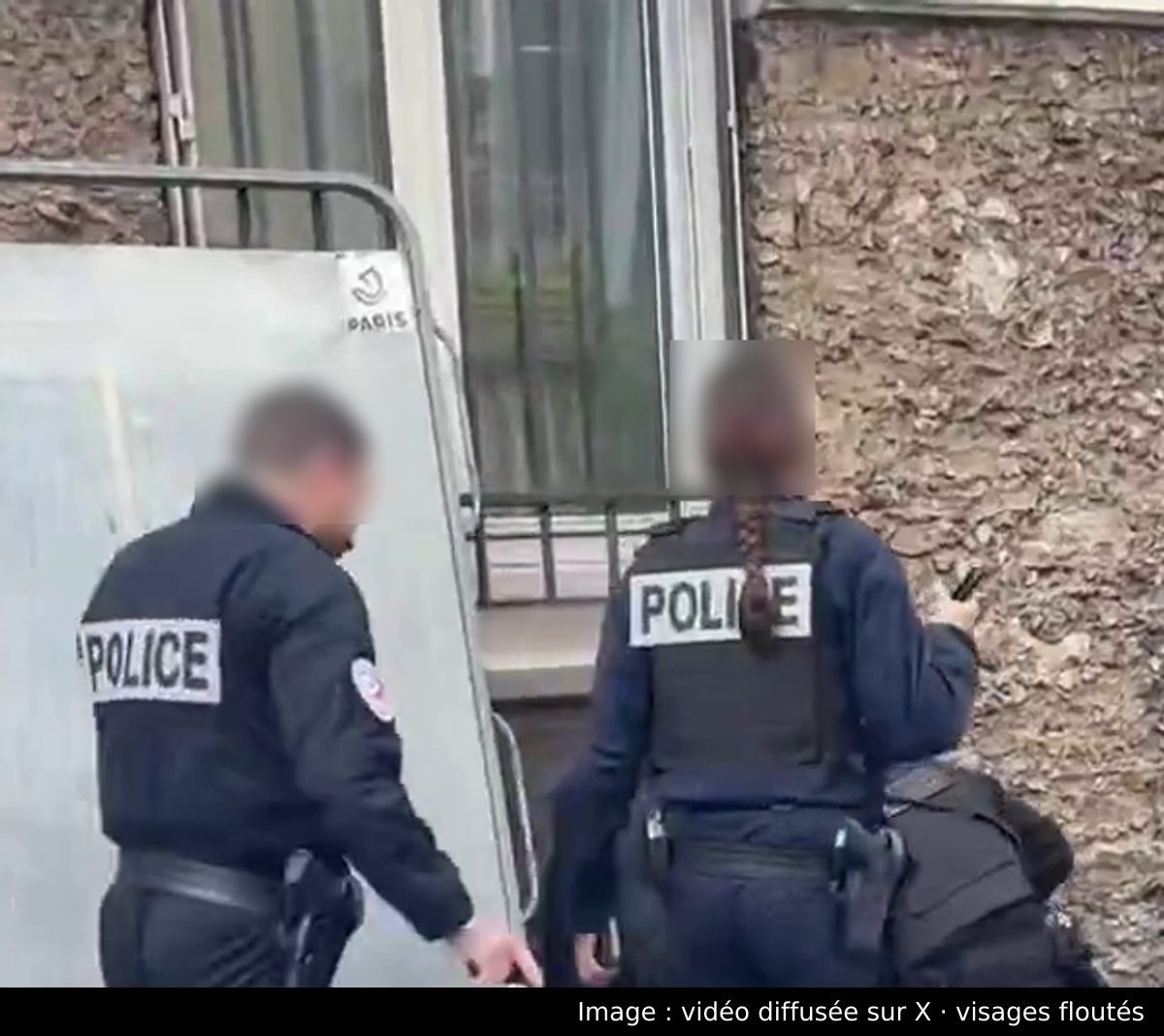 Image de la scène : À Paris 17e, vidéo d'un lycéen « de 14 ans » pris à partie par des policiers près du lycée Carnot : lieu et âge donnés par l'auteur seul