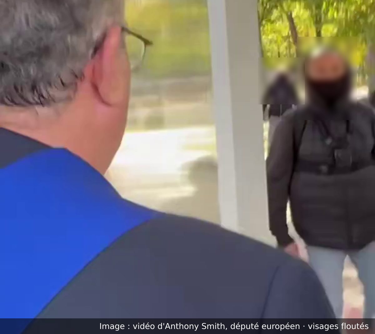 Image de la scène : À Reims, le procureur confirme que l'homme filmé en train de lancer une grenade fumigène était un policier