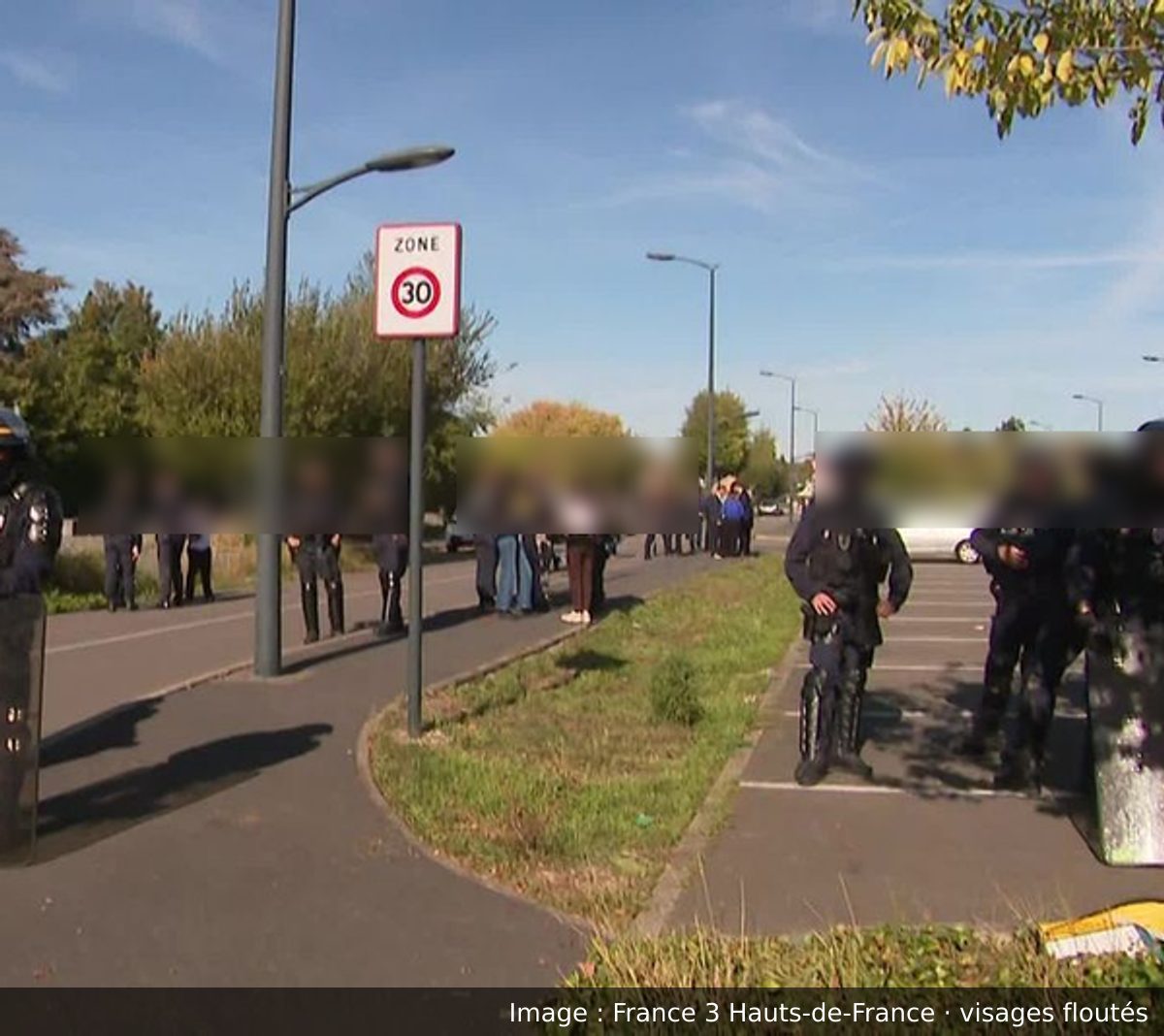 Image de la scène : À Lens, un lycéen de 15 ans perd une main, arrachée par une grenade près du lycée Auguste-Béhal