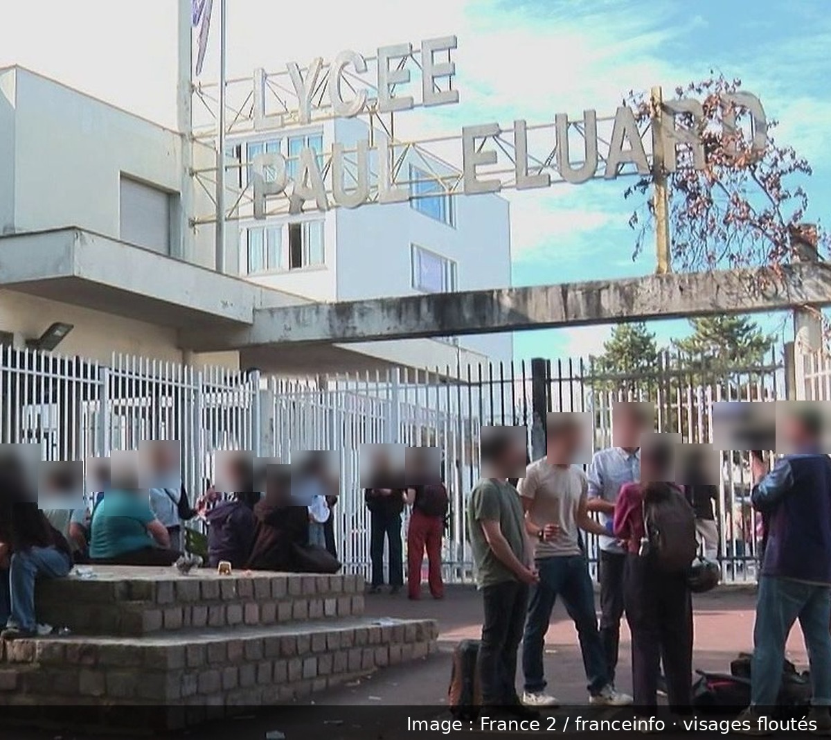 Image de la scène : Saint-Denis : des policiers en civil entrent au lycée pour arrêter un élève ; des personnels dénoncent des coups