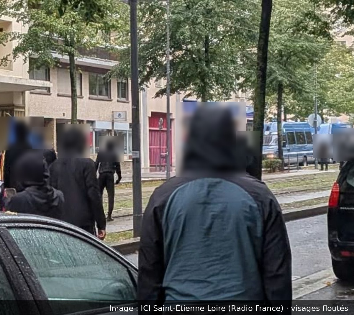 Image de la scène : À Saint-Étienne, un adolescent de 17 ans grièvement blessé à la main par une grenade le 17 octobre ; IGPN, IGGN saisies